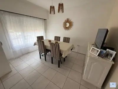 Amplia Casa de 3 Dormitorios con Patio y Garaje en Tandil