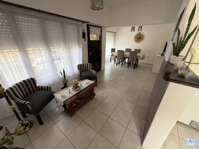 Amplia Casa de 3 Dormitorios con Patio y Garaje en Tandil, NECOCHEA AL 0, Tandil - foto 2
