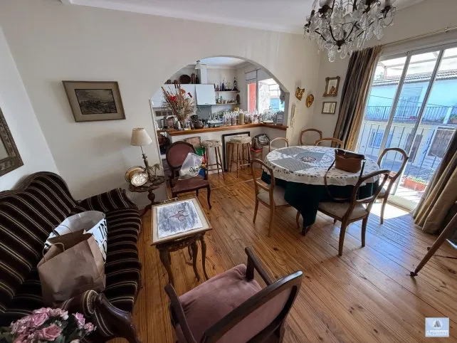 Casa en Venta en Tandil: Amplia y Funcional de 4 Dormitorios, Pinto al 900, Tandil - foto 2