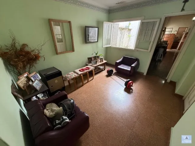 Casa en Venta en Tandil, Oportunidad de Reciclaje con Amplio Patio Verde, 25 DE MAYO AL 600, Tandil - foto 2