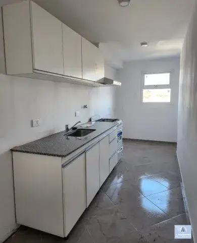 Departamento en Venta en Piedrabuena al 100 – Excelente Distribución y Estacionamiento