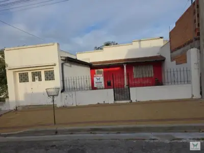 Casa a refaccionar en Villa Italia, Tandil – Lote 350 m², 3 dormitorios, quincho con baño