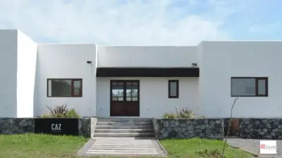 Casa a estrenar en venta en La Vaguada, Tandil | Piscina, 3 dormitorios y 1.500 m² de lote