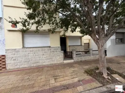 Casa en venta en Alsina 926, Tandil – 2 dormitorios, oficinas y patio