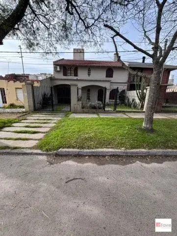 Casa en venta en Av. Bolívar, Tandil – 4 dormitorios, 230 m² cubiertos