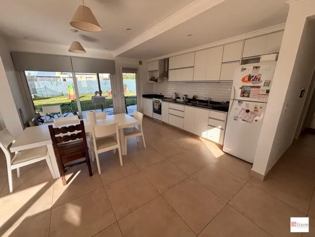 Casa en venta en Los Ciruelos 2800, Tandil | 3 dormitorios, 2 baños y parque, Los Ciruelos 2800, Tandil - foto 2