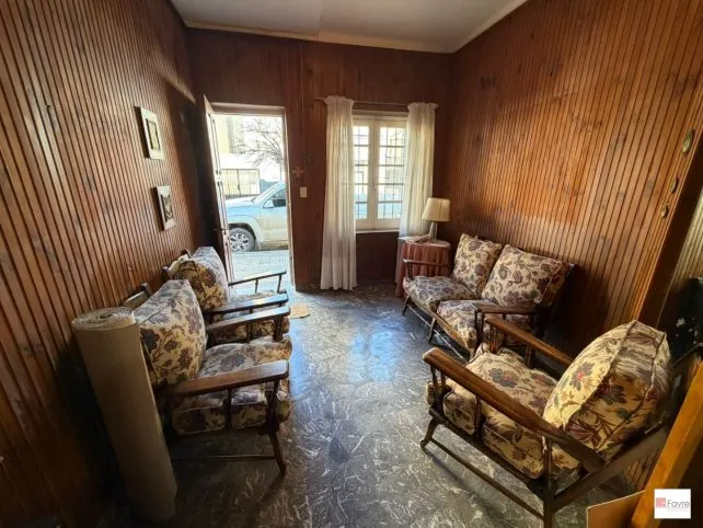 Casa en venta en Tandil: 2 dormitorios, 2 baños, 120 m² con garaje y patio, Montevideo 1326, Tandil - foto 2