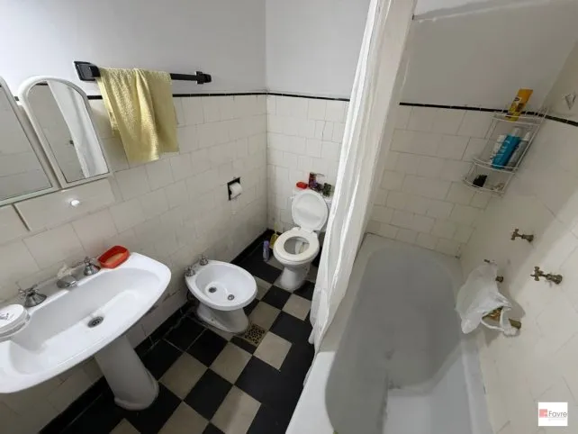 Casa en venta en Tandil: 2 dormitorios, 2 baños, 120 m² con garaje y patio, Montevideo 1326, Tandil - foto 4