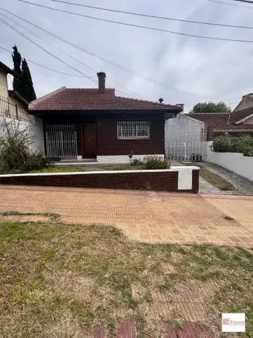 Casa en Venta en Tandil: 3 Dormitorios con Patio y Parrilla
