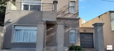 Casa en venta en Tandil | 3 dormitorios, patio y entrada vehicular