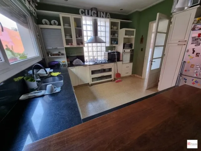 Casa en venta en Tandil: 6 dormitorios, 5 baños y 300 m², Garibaldi 773, Tandil - foto 4