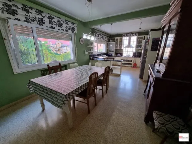 Casa en venta en Tandil: 6 dormitorios, 5 baños y 300 m², Garibaldi 773, Tandil - foto 3
