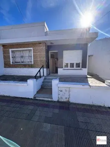 Casa en venta en Tandil con departamento independiente – Artigas 85