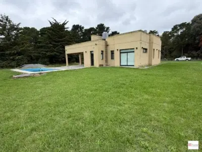 Casa quinta en venta en Tandil con pileta y parque