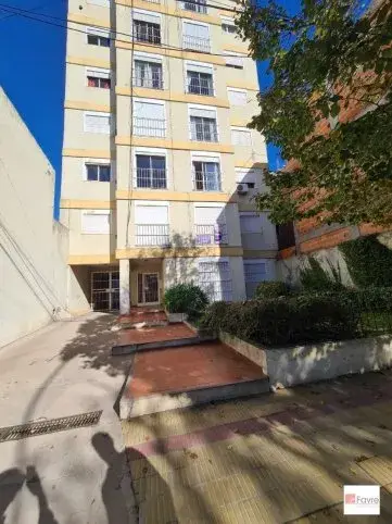 Departamento en alquiler en Rodriguez 50, Tandil – 2 dormitorios, patio y estacionamiento