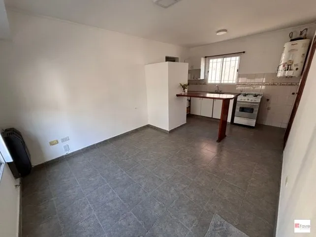 Departamento en alquiler en Tandil – 1 dormitorio, planta baja con patio, 25 de Mayo 26, Tandil - foto 2