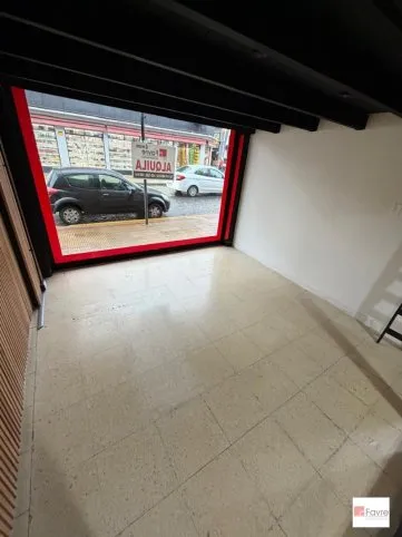 Local en alquiler con depósito en galería céntrica – San Martín 730, Tandil, San Martin 730 GALERIA, Tandil - foto 2