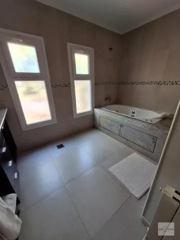 Casa en Barrio Universitario – 3 dormitorios en suite, pileta y quincho, Reforma universitaria 2410-Parte 1, Tandil - foto 4